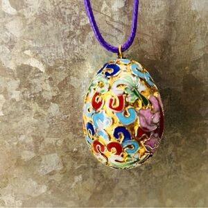 Gold‎ Tone CLOISONNE Egg Pendant Unsigned Bright Enamel Colors Floral Motif 1.5"